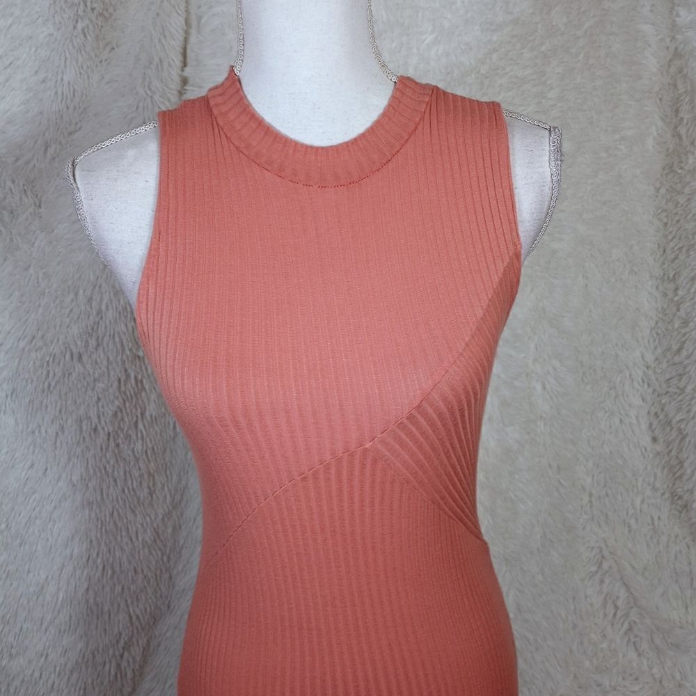 IRIS RIBBED BODYCON MIDI DRESS SZ.L EUC - Picture 3 of 9